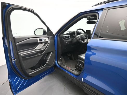 Used 2020 Ford Explorer ST w/ ST Street Pack image 8