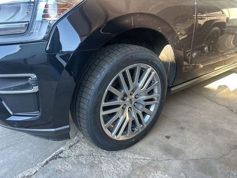 Used 2024 Ford Expedition Limited image 19