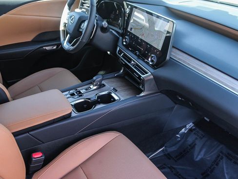 Used 2025 Lexus RX 350h w/ Convenience Package image 17