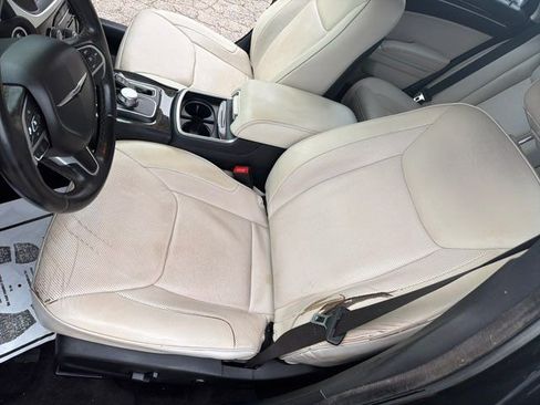 Used 2015 Chrysler 300 C RWD image 19