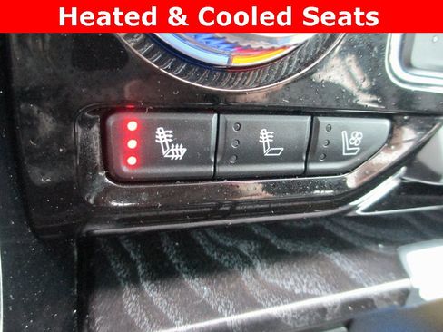 Used 2021 GMC Yukon Denali w/ Denali Premium Package image 18