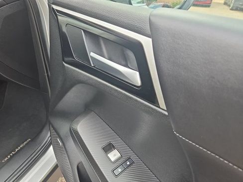 Used 2025 Mitsubishi Outlander SE AWD/4WD image 29