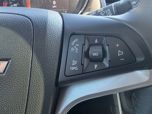 Used 2020 Chevrolet Trax LT w/ Sun & Sound Package image 18