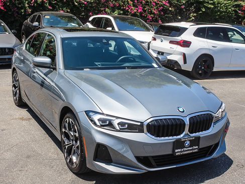 Used 2026 BMW 330i Sedan w/ Premium Package RWD image 3