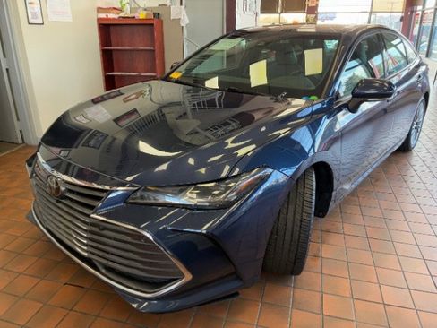 Used 2019 Toyota Avalon Limited image 6