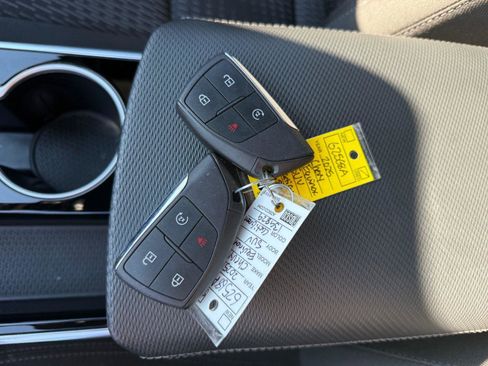 Used 2025 Chevrolet Equinox LT w/ Safety and Technology Package FWD image 31