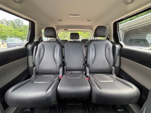 Used 2026 Kia Carnival FWD image 33