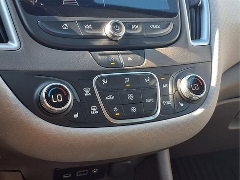 Used 2023 Chevrolet Malibu LT w/ Driver Confidence Package FWD image 9
