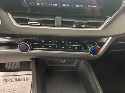 Used 2025 Chevrolet Equinox LT w/ Convenience Package II FWD image 41