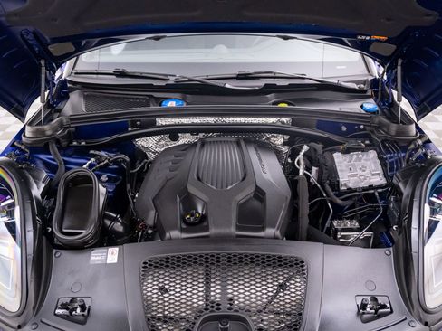 Certified 2026 Porsche Macan AWD/4WD image 32