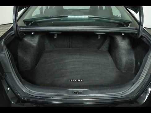 Used 2025 Nissan Altima 2.5 SV image 11