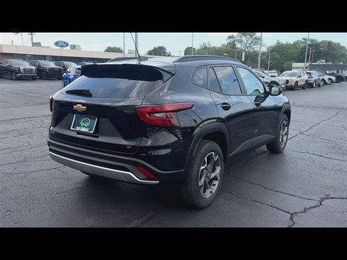 Certified 2024 Chevrolet Trax LT w/ Driver Confidence Package FWD image 8
