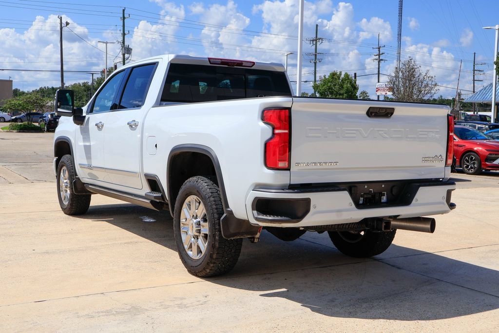 Used 2026 Chevrolet Silverado 2500 High Country w/ High Country Premium Package AWD/4WD image 2