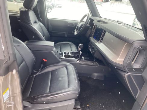 Used 2025 Ford Bronco Outer Banks image 25