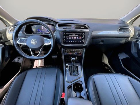 Used 2024 Volkswagen Tiguan SE image 14