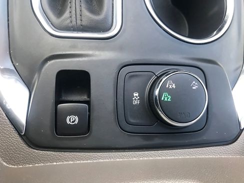 Used 2020 Chevrolet Traverse LT w/ LT Premium Package image 32