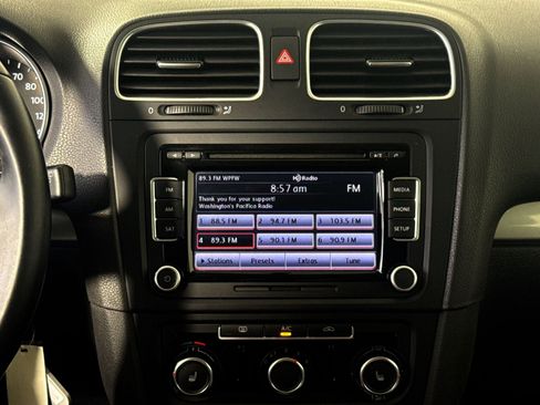 Used 2013 Volkswagen Golf 4-Door FWD image 18