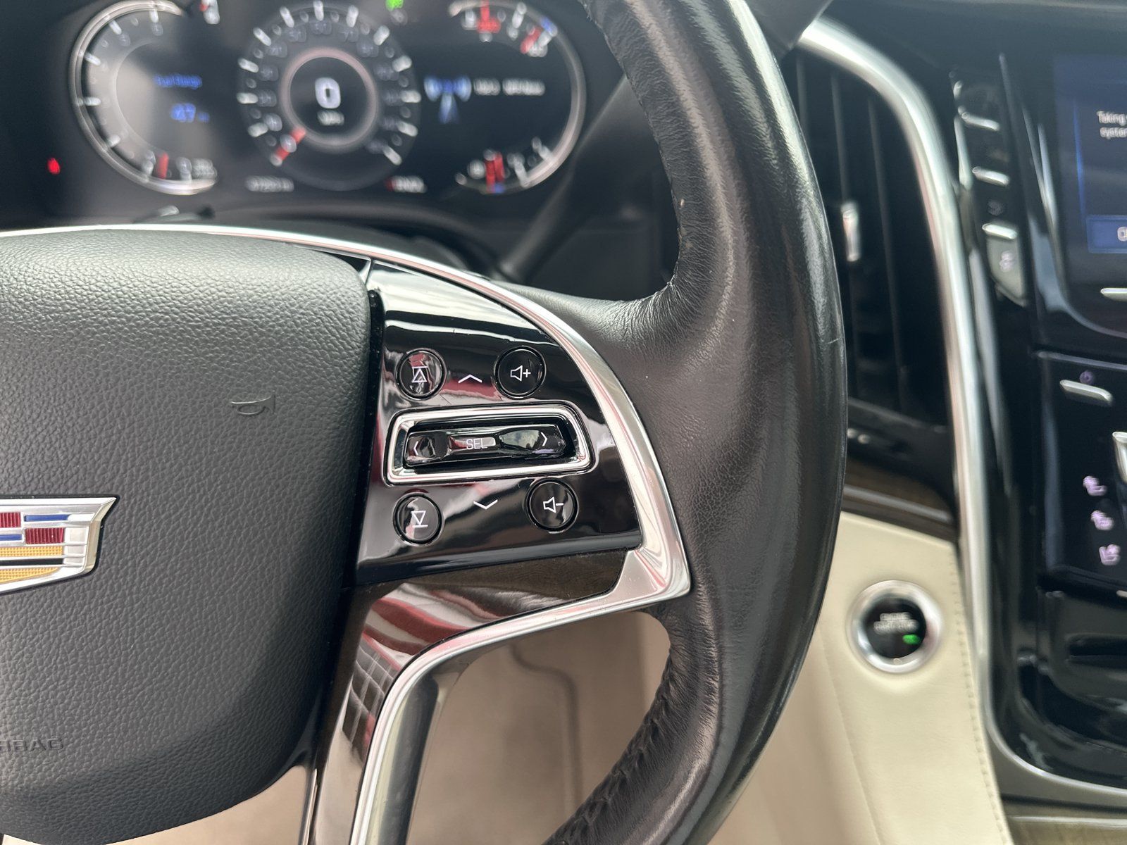 Used 2020 Cadillac Escalade Luxury AWD/4WD image 13
