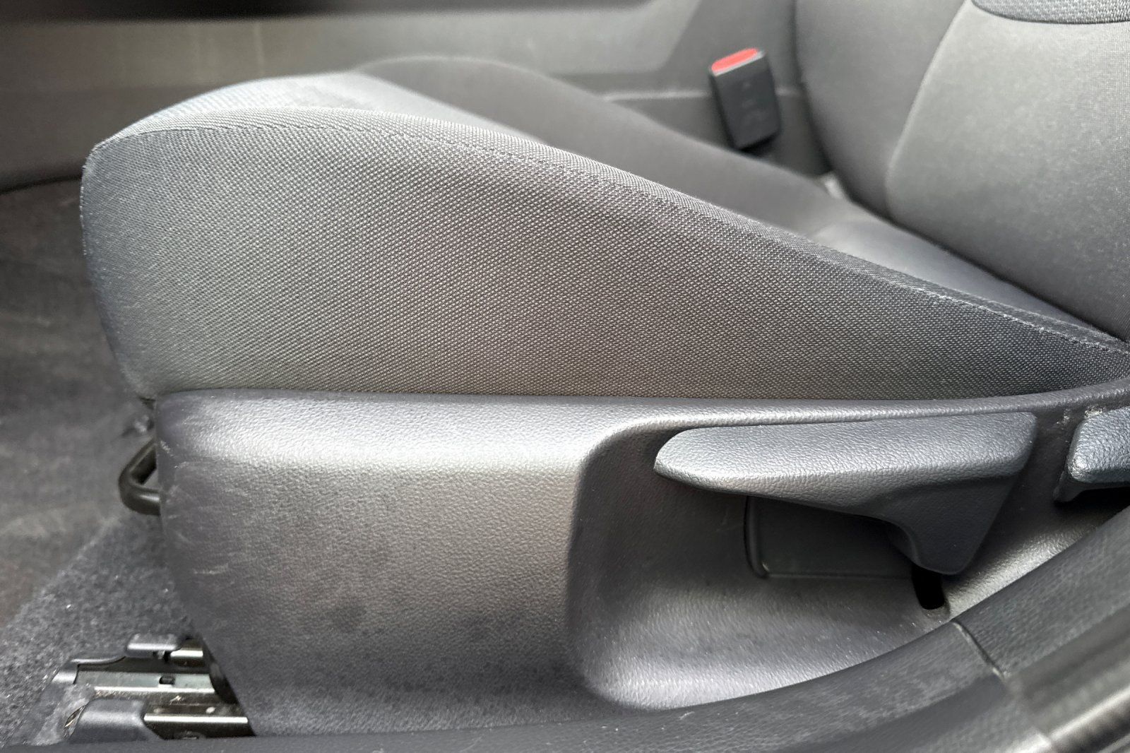 Used 2025 Toyota Prius LE FWD image 14