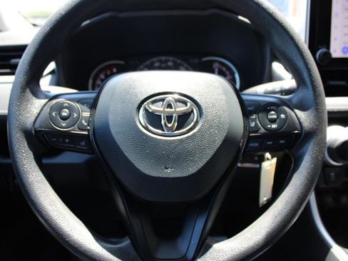 Used 2023 Toyota RAV4 LE AWD/4WD image 17