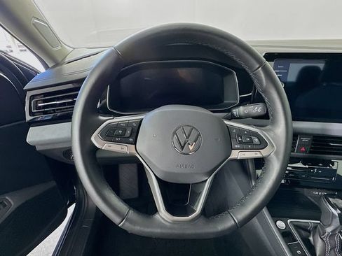 Used 2025 Volkswagen Jetta SE FWD image 22