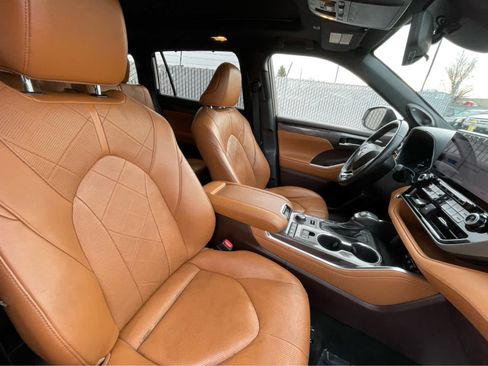 Used 2021 Toyota Highlander Platinum image 28