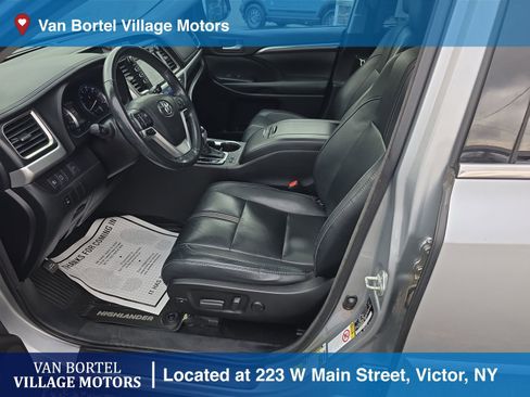 Used 2018 Toyota Highlander SE image 9