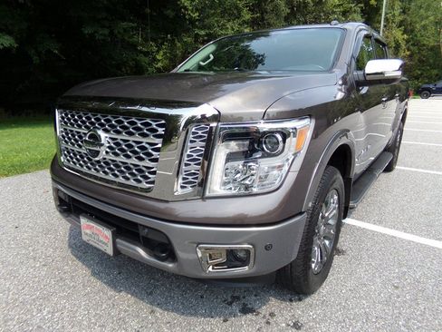 Used 2019 Nissan Titan Platinum Reserve w/ Platinum Utility Package AWD/4WD image 2