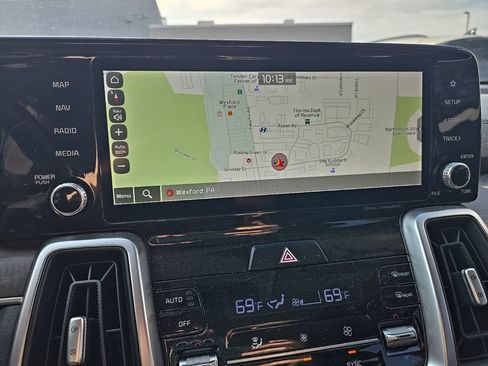 Certified 2022 Kia Sorento EX w/ Panoramic Sunroof Package FWD image 8