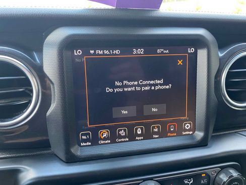 Used 2022 Jeep Wrangler Unlimited Sahara AWD/4WD image 23
