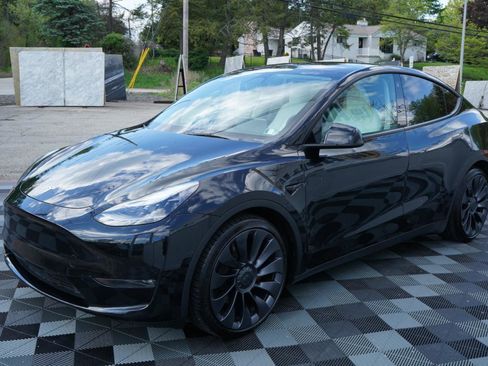 Used 2023 Tesla Model Y Performance AWD/4WD image 12