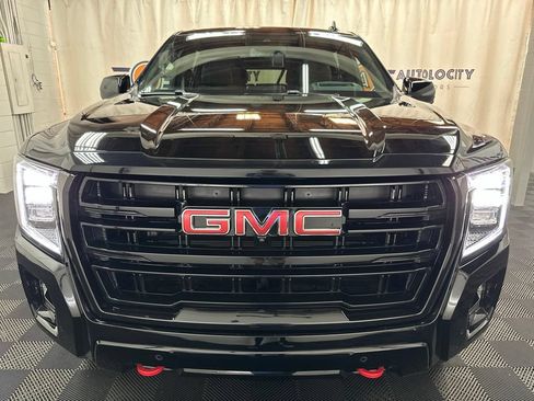 Used 2024 GMC Yukon XL AT4 w/ Technology Package AWD/4WD image 3