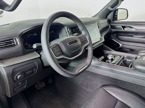 Used 2024 Jeep Wagoneer Series II AWD/4WD image 8