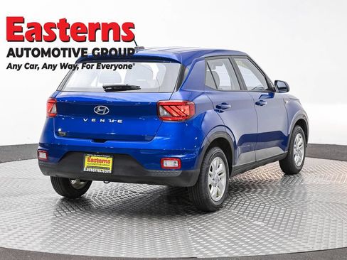 Used 2023 Hyundai Venue SE FWD image 5