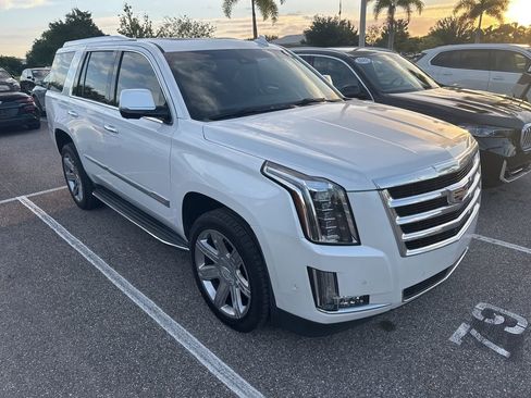 Used 2020 Cadillac Escalade Luxury image 1