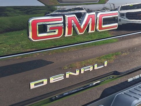 New 2026 GMC Sierra 2500 Denali w/ Denali Reserve Package AWD/4WD image 15