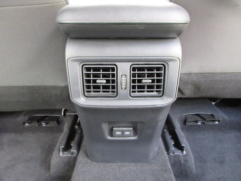 Used 2024 Toyota RAV4 XLE AWD/4WD image 21