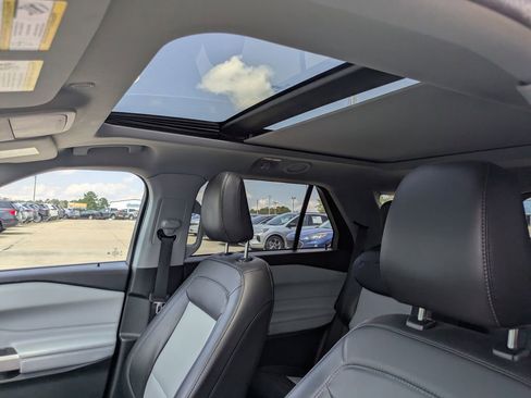 Used 2023 Ford Explorer XLT w/ Equipment Group 202A image 9