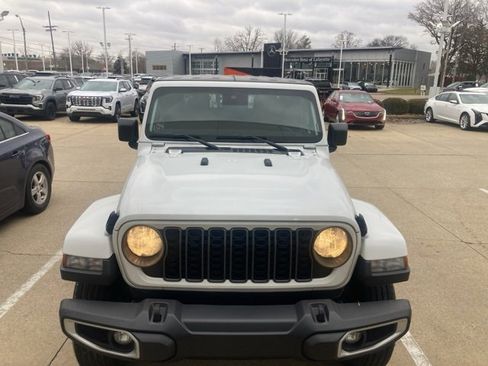 Used 2025 Jeep Gladiator Sport image 5