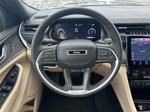 Used 2024 Jeep Grand Cherokee Limited image 14