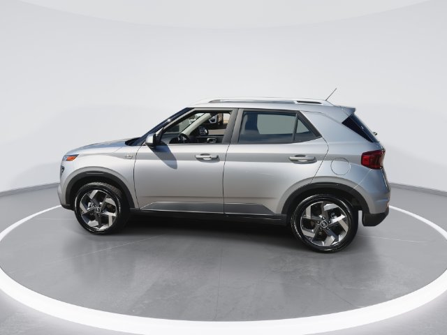 Used 2026 Hyundai Venue SEL FWD image 6
