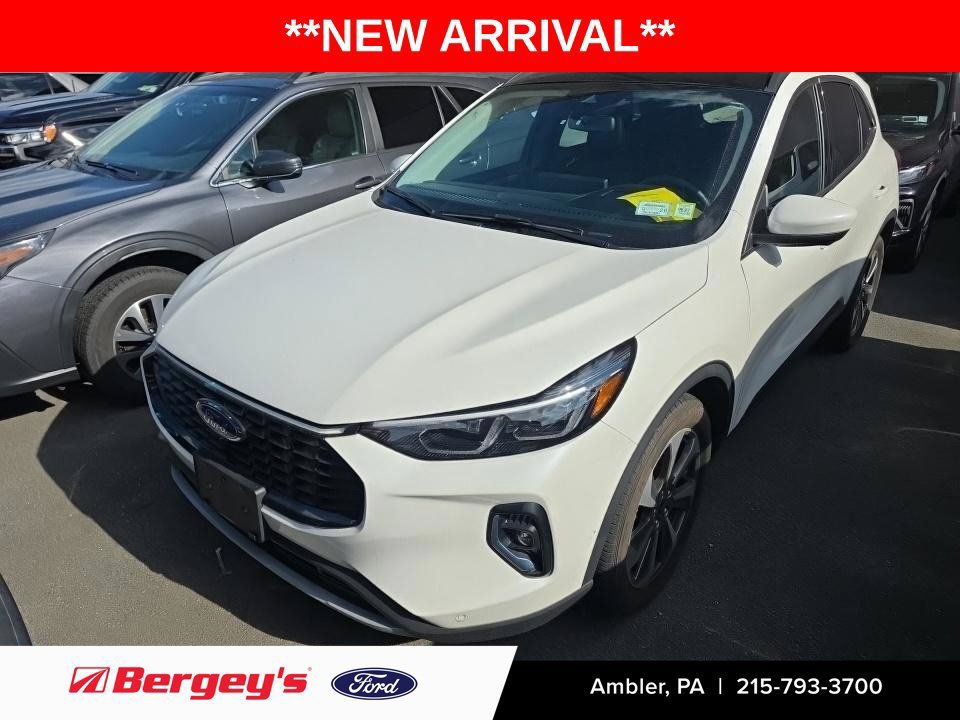 Used 2023 Ford Escape Platinum w/ Premium Technology Package AWD/4WD image 1