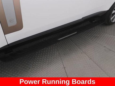 Used 2024 Land Rover Range Rover SV AWD/4WD image 16