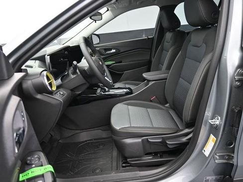 New 2026 Chevrolet Trax LT w/ Driver Confidence Package FWD image 32