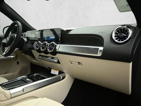 Certified 2025 Mercedes-Benz GLB 250 4MATIC image 27