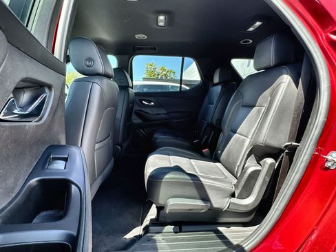 Used 2023 Chevrolet Traverse LT AWD/4WD image 4