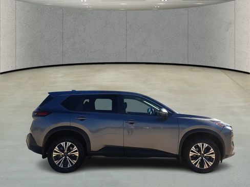 Used 2022 Nissan Rogue SV image 4