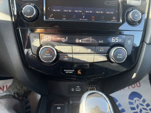 Used 2020 Nissan Rogue SL image 39