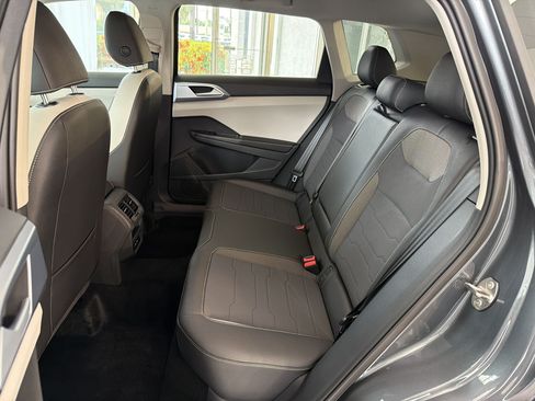 New 2026 Volkswagen Taos SE FWD image 23