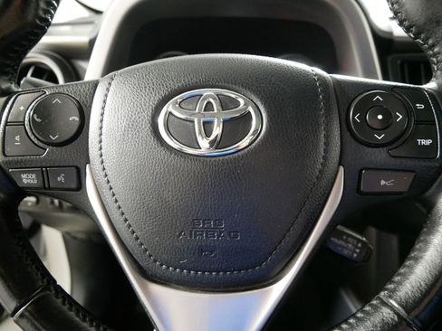 Used 2018 Toyota RAV4 XLE AWD/4WD image 25